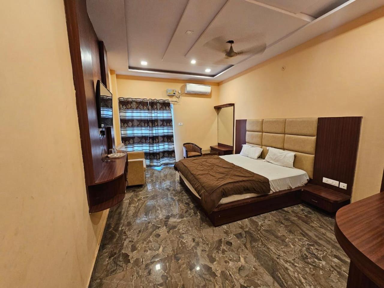 Hotel Aditya Inn Varanasi Dış mekan fotoğraf