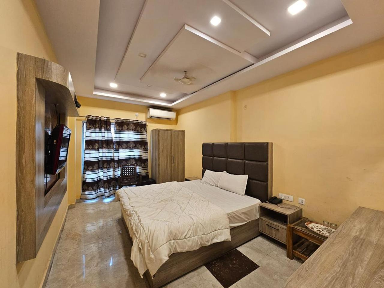 Hotel Aditya Inn Varanasi Dış mekan fotoğraf