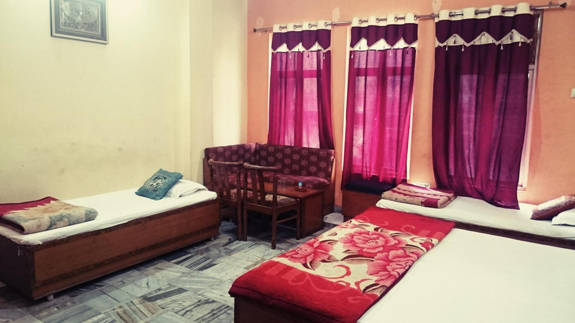 Hotel Aditya Inn Varanasi Oda fotoğraf